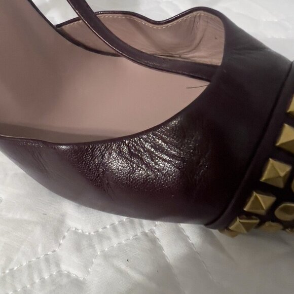 Gucci Coline Studded T-Strap Pumps Burgundy Gold Spikes Leather 40.5 Italy - Picture 11 of 15